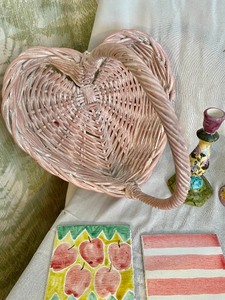 lot 25 image: Pretty in Pink