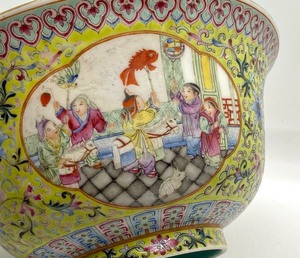 lot 11 image: Antique Chinese Famille Rose Porcelain Decorative Bowl w Jiaqing Mark