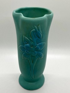 lot 9 image: Van Briggle Pottery Vase