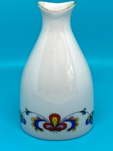lot 77 image: Porsgrund Farmers Rose Vase