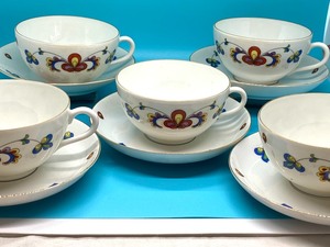 lot 79 image: Six Porgsgrund TeacupsSaucers - Farmers Rose