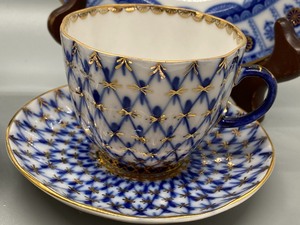 lot 83 image: USSR TeacupSaucer and Extra Plates