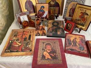 lot 84 image: Religious IconsPictures