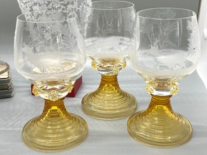 lot 88 image: VintageAntique Etched Glassware Items