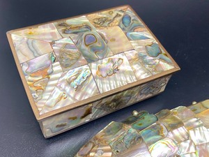 lot 98 image: Mother of Pearl JewelryTrinket Box & Articulated Fish