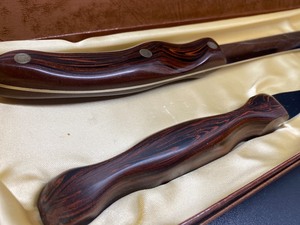 lot 104 image: Two Piece Cutco Carving Set