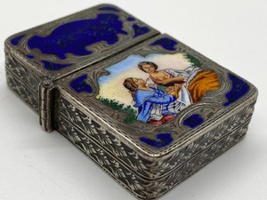 lot 130 image: Vintage Sterling and Enamel Lighter Case