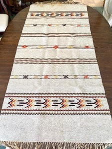 lot 160 image: Beautiful Table Runner