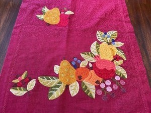 lot 167 image: Williams and Sonoma Fruit Motif Table Runner