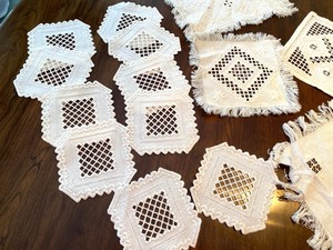 lot 175 image: Vintage Hardinger Linens