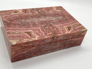 lot 187 image: Beautiful Pink Marble DresserJewelry Box