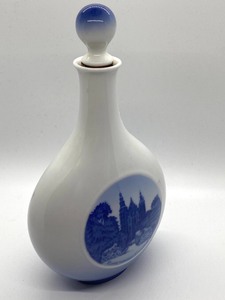 lot 4 image: Royal Copenhagen Decanter Rosenborg Castle