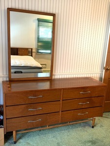 lot 210A image: Mid Century Modern Bedroom Furniture Set by Lane - Acclaim
