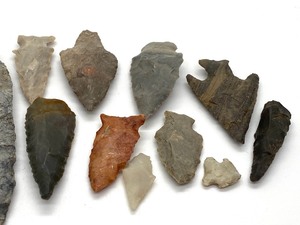 lot 234 image: Arrowheads in a Variety of Shapes and Sizes