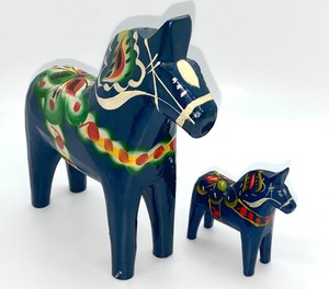 lot 254 image: Two Blue Dala Horses