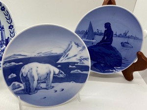 lot 285 image: Royal Copenhagen and Porsgrund Collector Plates