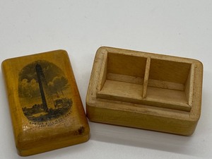 lot 284 image: Vintage Small Postage Stamp Holder