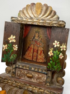 lot 288 image: Peruvian Carved Wall Decor