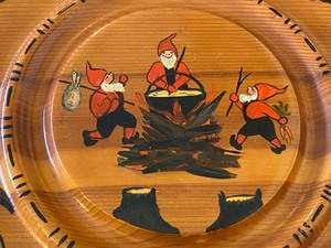 lot 295A image: Norwegian Themed Painted Wooden Platter