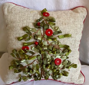 lot 313 image: Four Decorative Holiday Themed Throw Pillows
