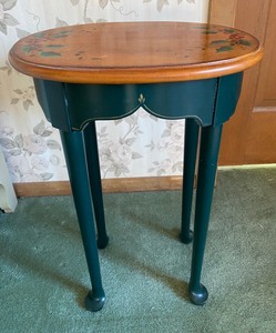 lot 321 image: Small Painted Table