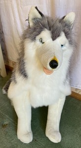 lot 318 image: Large Stuffed Toy Dogs