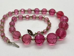 lot 329 image: Vintage Pink Crystal Faceted Beaded Necklace