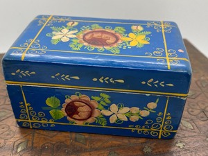 lot 337 image: Two Vintage DresserTrinket Boxes
