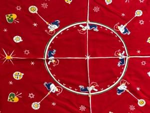 lot 452 image: Scandinavian Holiday Table Linen