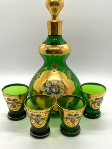 lot 397 image: Vintage Decanter Set