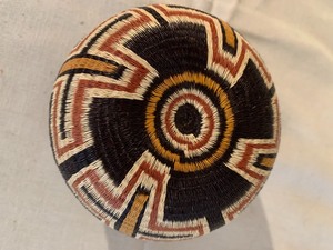 lot 432 image: Choco Basket and More