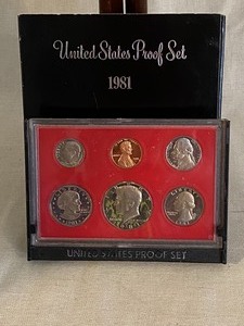 lot 423 image: Coin Proof Sets