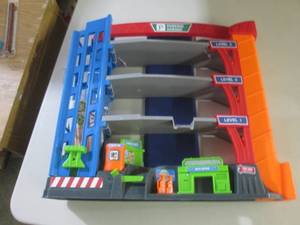 lot 22 image: kid connection garage...
