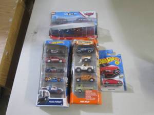lot 35 image: matchbox and hotwheel cars ...