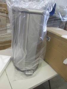 lot 66 image: safco step on 10 gallon trash can ...