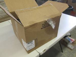 lot 84 image: 1 case of 30 gallon trash bags draw...