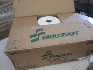 lot 125 image: 1 case of white roll paper towels 1...