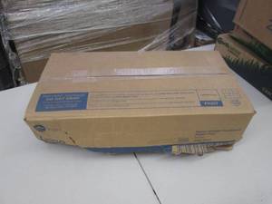 lot 136 image: 1000 white plastic forks...