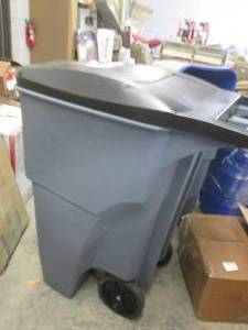 lot 202 image: 95 gallon trash can on wheels ...