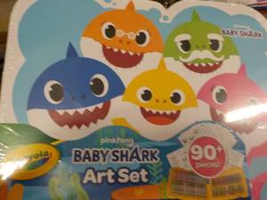 Crayola Baby Shark Art Set...