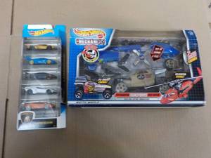 Hot Wheels   ...