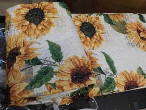Twin Size Sunflower Bedspread...