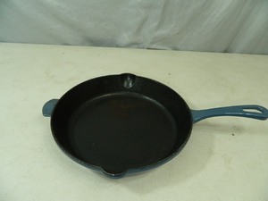 lot 30 image: CuisinArt 10 Inch Cast Iron Skillet