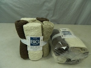 lot 33 image: 12 New The Big One Washclothes