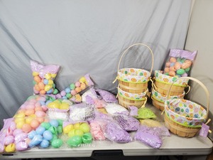 lot 59 image: New Easter Baskets with Eggs and Grass