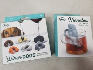 lot 125 image: New Wine Markers Winer Dogs and Manatea Tea Infuser