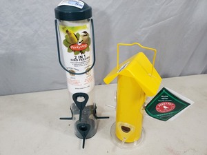 lot 134 image: 2 New Perky Pet Birdfeeders