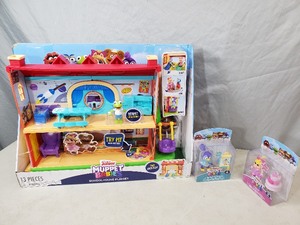 lot 7 image: New Disney Jr Muppet Babies Schoolhouse Set and 2 New Figurine Sets