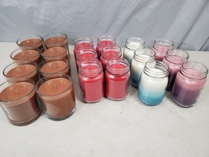 lot 172 image: 2 New Soy-Blend Candles