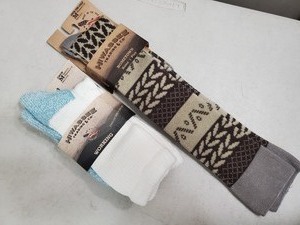 lot 146 image: 2 New Pairs Hiwassee High Performance Socks